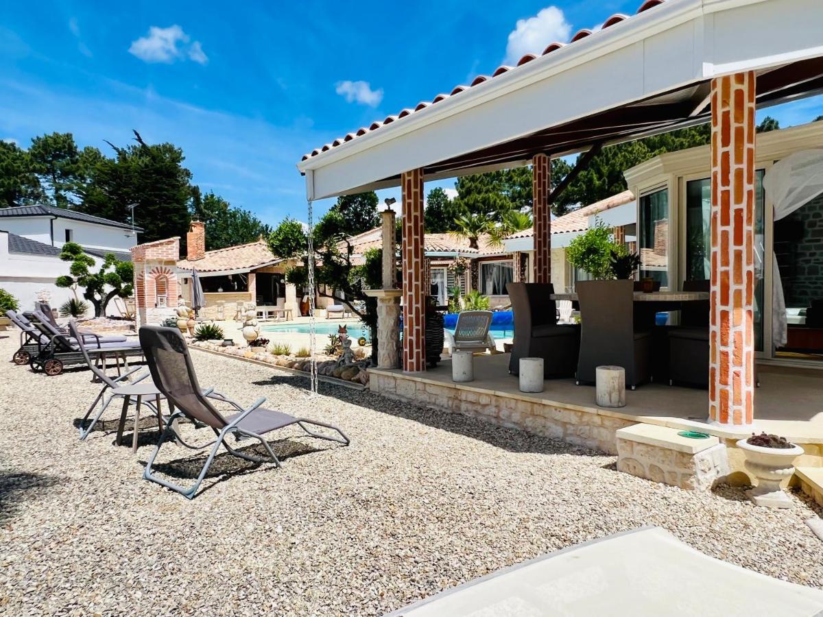 Le Mas Des Mathes, Chambres D'Hotes, Studios Les Mathes Exterior photo